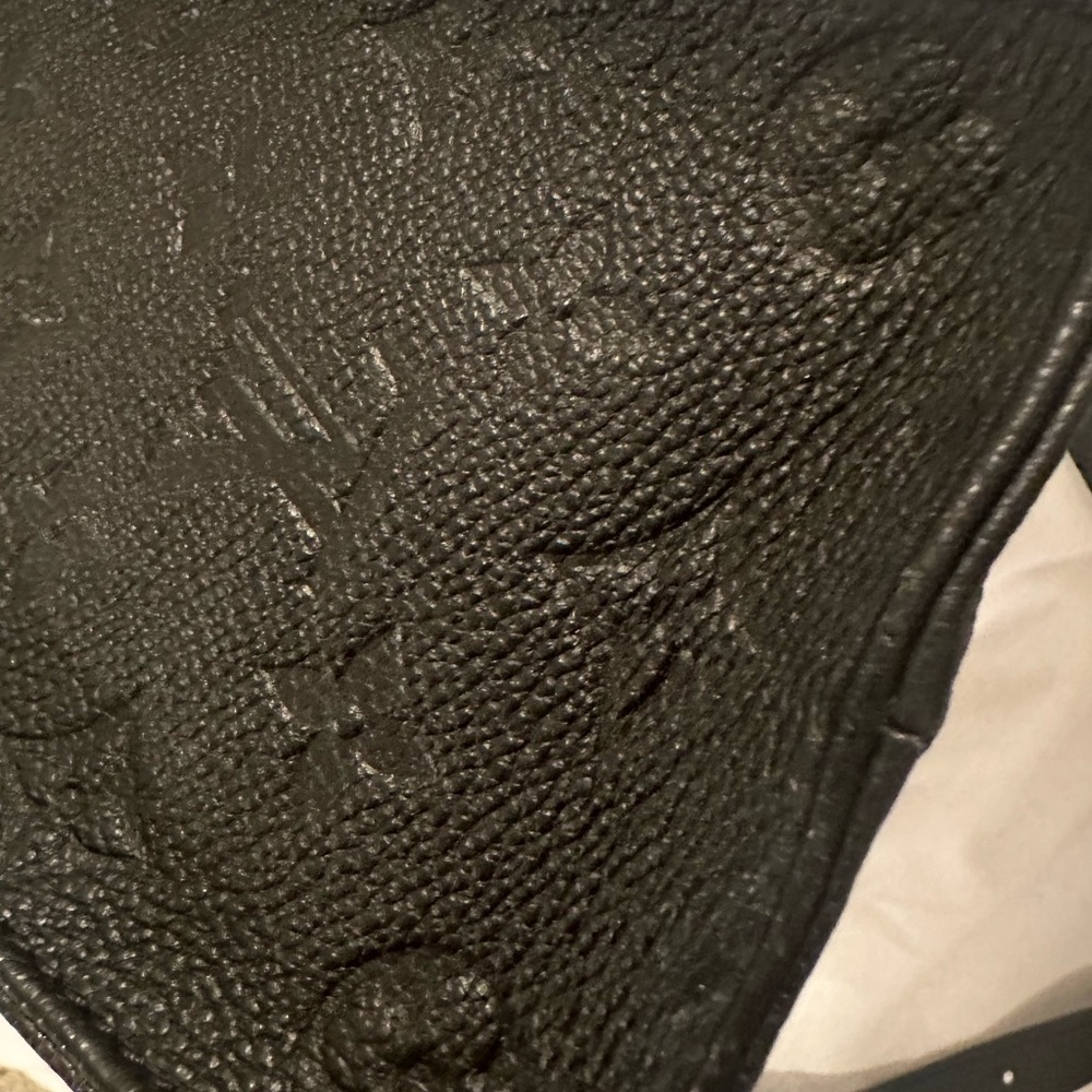 Authentic Louis Vuitton Monogram Empreinte onyx bag.  Gently used for one month🩷 - Picture 13 of 16
